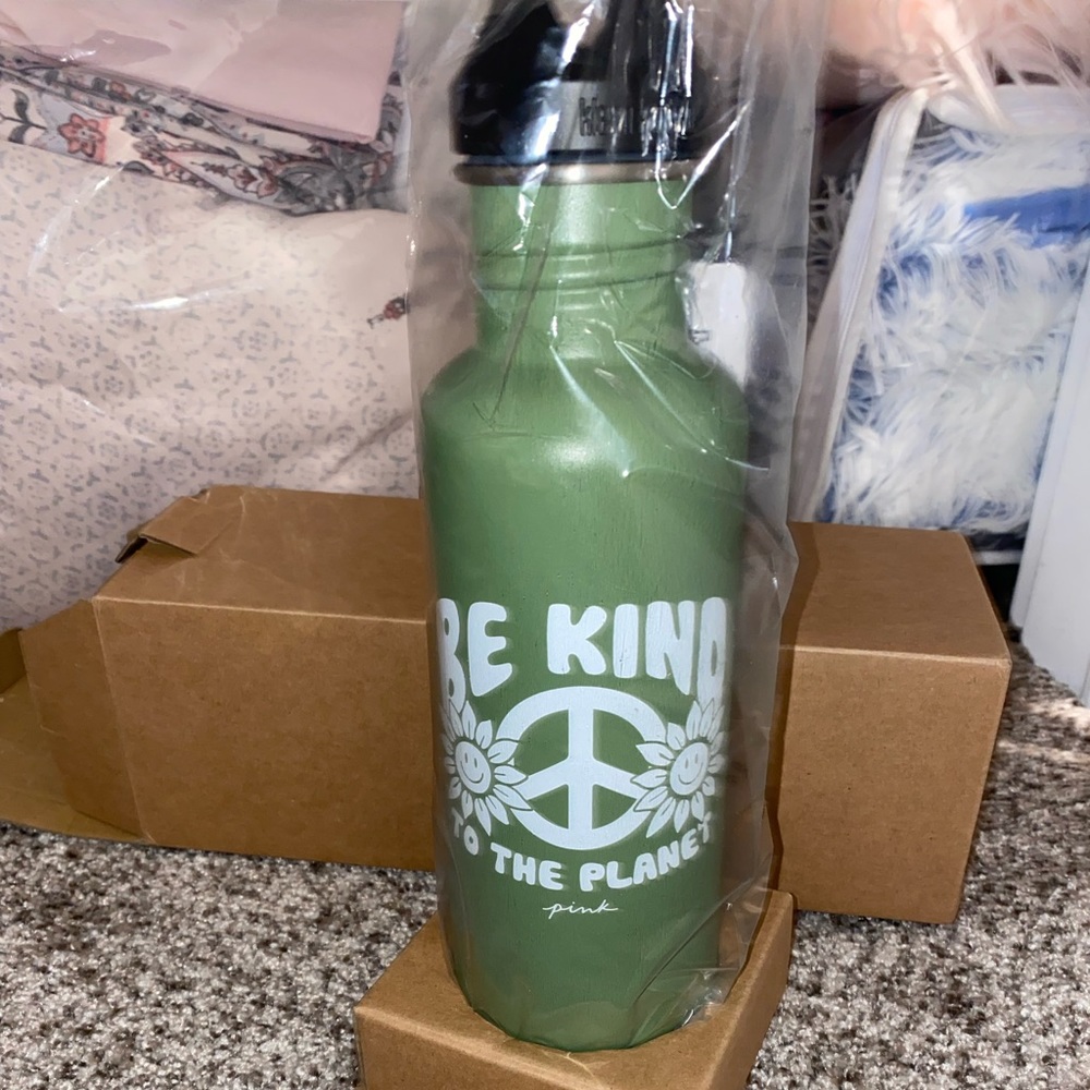 Green save the plants canteen bottle from VS pink.